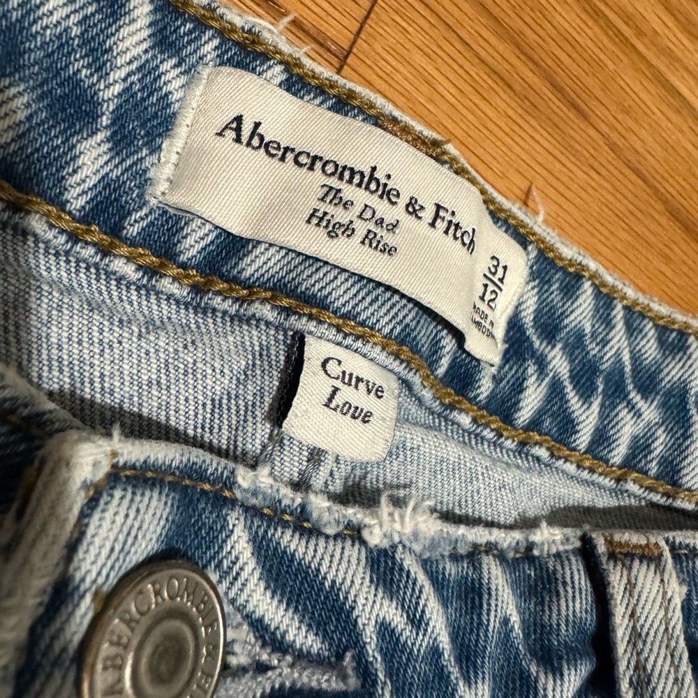 Abercrombie & Fitch Dad High Rise Curve Love Jeans